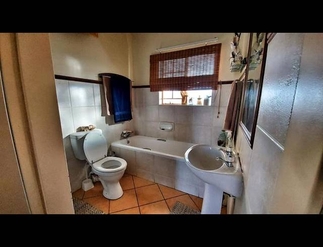 2 BEDROOM APARTMENT FOR SALE IN DIE HOEWES